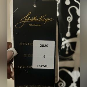 This is a Johnathan Kayne dress, Size 4 but I weigh around 130. I will ship!